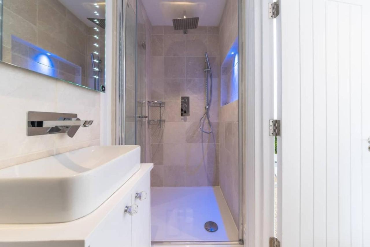 Luxury 2 Bed With Sw Facing Terrace Лондон